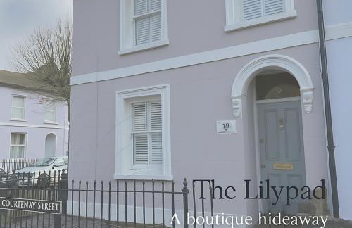 The Lily Pad - Boutique Townhouse, a short walk to Town Center and Racecourse - Photo 3