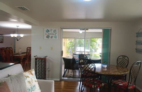 Comfortable Stay- Fully Stocked Home & Coffee Bar- All Essentials Provided - Photo 31