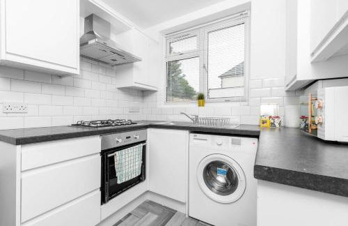 5 Bedroom House - 10 Guests - Multiple off Street Parking - Garden - Smart TV - WIFI - Contractors - Families - Groups - Top Rated - 98Q - Photo 9