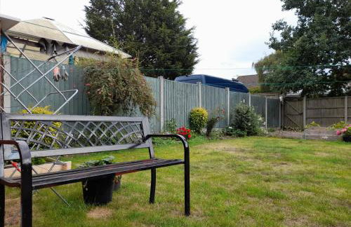 Cosy and Private with 55"TV and Dedicated Toilet Shower Space - Foto 42