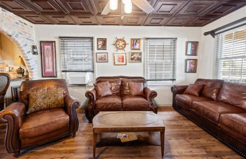 Romantic Colonial Hideaway in Historic Downtown - Pet Friendly - Foto 56