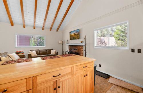 Bluebird Cabin, Indoor Fireplace, Next to Lake! - Foto 9