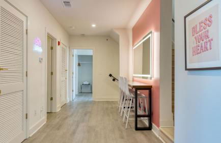 36 Guests on Music Row Bachelorette Suites Glam Room 5 Minutes to Downtown - Foto 24