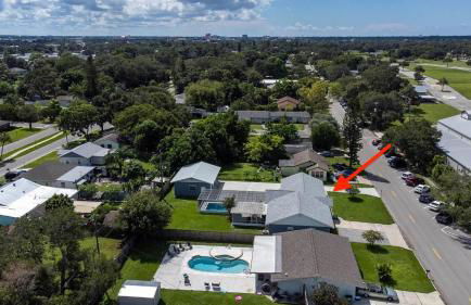 Spacious Home Sleeps 16 - Private Pool Near IMG - Foto 30