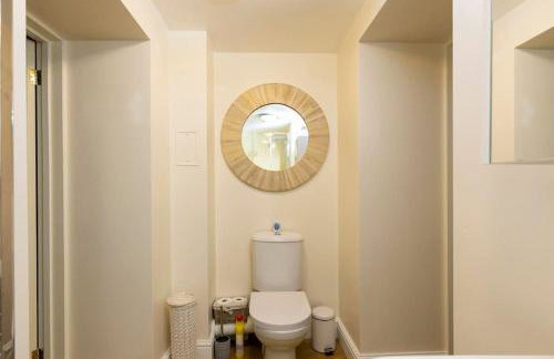 2 double bedroom large modern self contained apartment Free parking - Foto 18