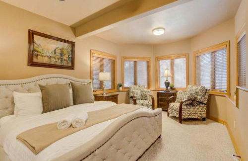 Peaceful Pines! Pool Table, Gym & Forest Views - Foto 22