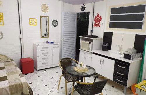 Pousada - Flat - Kitnet Mobiliada - 25m2 de Conforto e Segurança - Perto de Tudo - Foto 1