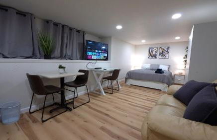 Modern Home, Unwind in a Prime Location - Foto 11