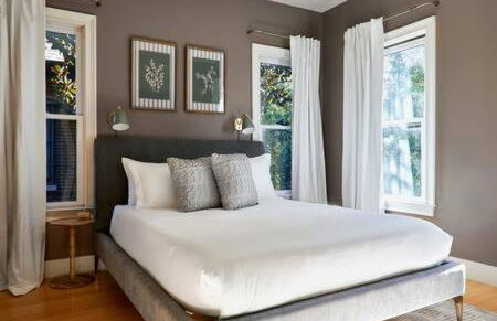 Chic 4BR with Fenced Yard, Walk to Dining, Parking, 5 Mins to Nissan Stadium, Less than 10 Mins to Broadway, Workspace, Parking, 24 Hr Hospitality, Great for Families - Foto 8