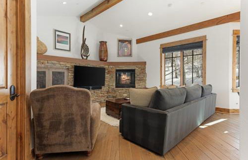 Private Hot Tub, Theater Room, Valet Parking and Ski & Boot Storage at Ritz Carlton - Foto 12