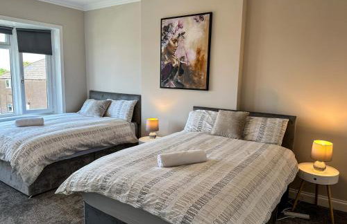 4 Bedrooms Homely House - Sleeps 6 Comfortably with 6 Double Beds,Glasgow, Free Street Parking, Business Travellers, Contractors, & Holiday-Goers, Near All Major Transport Links in Glasgow & City Centre, Perfect for Common Wealth Games 2026 - Foto 12