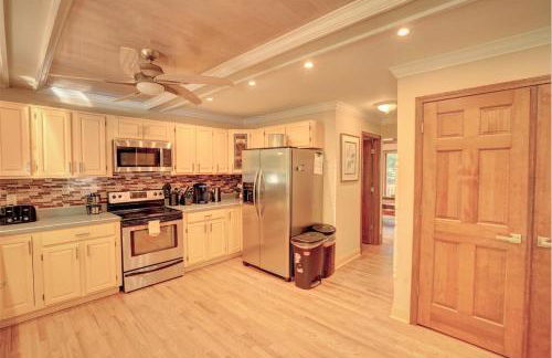 Saratoga Lake Boathouse Retreat - Photo 18