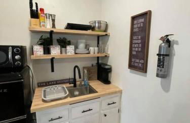 Beautifully Renovated Studio 2 Miles From Marina! - Foto 4