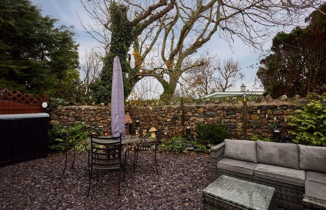 Host Stay Camwy Cottage - Photo 16