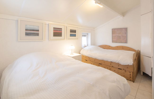 V54 - with parking - Photo 3