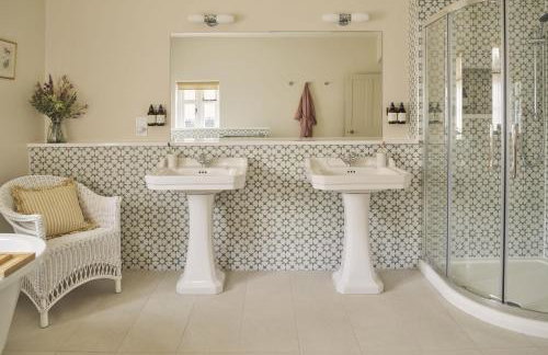 Bridge House at Woodhall Estate - Photo 17