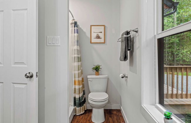 Happy Trails Chalet by Avantstay Sauna + Deck, Private Community Beach Access - Foto 25