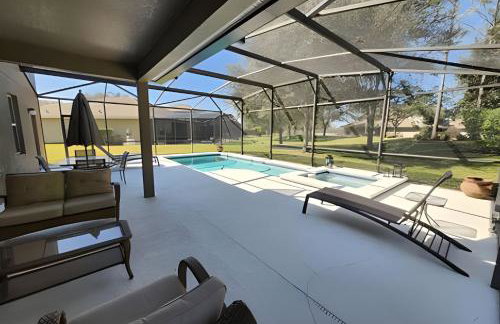 New to Market Spacious Private Pool Retreat - Foto 37