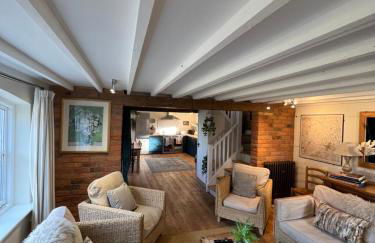 Luxury homely open-plan Barn with log burner & games room - Foto 7