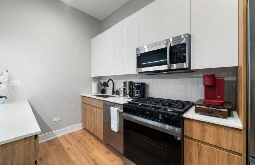 Steps from the Lake Edgewater Modern 2BD 2BA - Photo 11