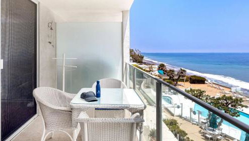 Oceanfront Gem w Balcony Pool Hot Tub Carbon Beach Access Bluewater Haven by AvantStay - Foto 1, Other