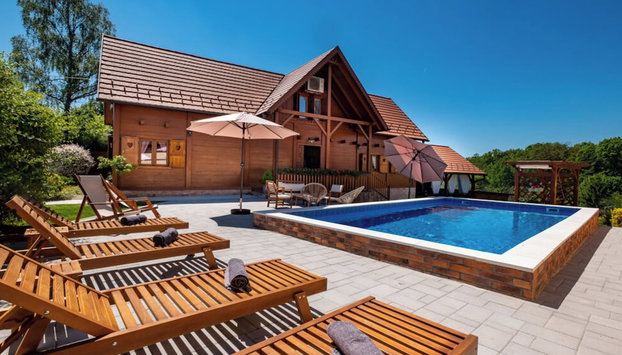 Rustic Cottage With Heated Pool - Happy Rentals - Foto 2, Imagem principal