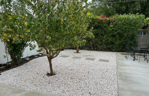 Brand new private one bed one bath home with private parking for 2 - Foto 6