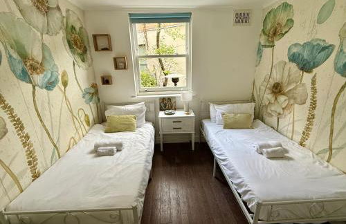 Unique Luxury Home in the heart of London. Air conditioned with private garden - Photo 38