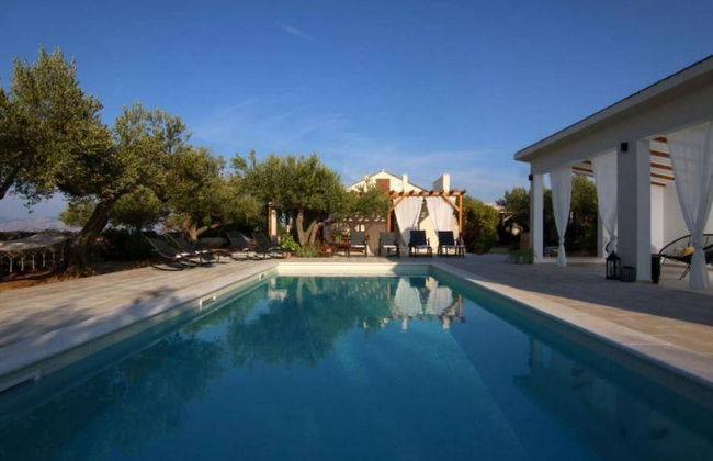 Secluded Oasis With Pool, Outdoor Kitchen, & Landscaped Terraces - Foto 21