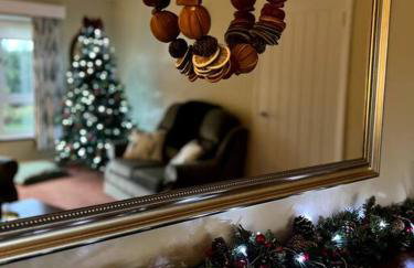 A spacious hidden gem with hot tub, lovely garden & views - Foto 35