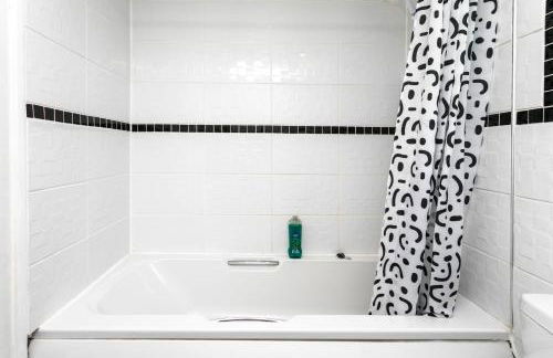 City Centre - Next to Hilton Hotel - Victoria Centre 2 Bedrooms Apartments - Close to Theatre Royal - in Victoria Centre Shopping Centre - 24 Hours Access - Parking Cars or Vans from Five Pounds a Day - Onsite Parking from Ten Pounds a Day - Foto 53