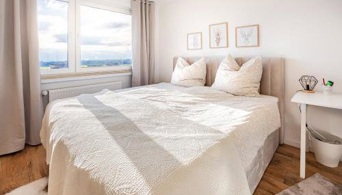 Moderne 2-Zimmer-Wohnung mit atemberaubender Skyline Aussicht auf Frankfurt! - Foto 3