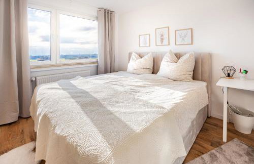 Moderne 2-Zimmer-Wohnung mit atemberaubender Skyline Aussicht auf Frankfurt! - Foto 3