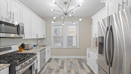 Dazzling Bungalow within 2 Blocks of Beach - Foto 2