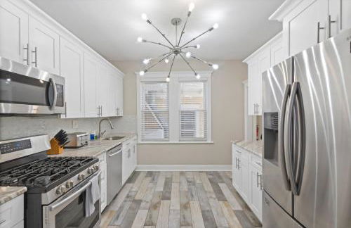 Dazzling Bungalow within 2 Blocks of Beach - Foto 2