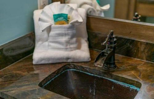 Sunset Cove Lakefront Luxury Lodge with Private Dock - Foto 29