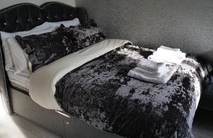 Milton Keynes Luxury Short Stay House with WIFI and Free Parking - Photo 19