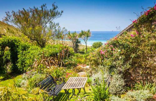 White Rose Beach Cottage Sea-Views Garden - Photo 18