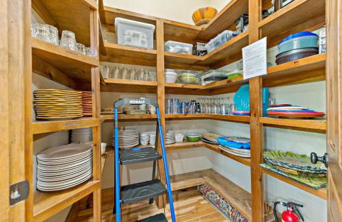 Lakefront Retreat Luxury Home with Private Dock - Photo 20