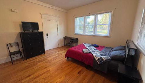 Updated 1BR, 1st floor, near T, free parking - Foto 2