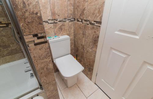 Modern And Vibrantly Designed Apartment - Foto 24