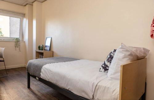 John Lester and Eddie Colman Courts in Salford - Foto 31