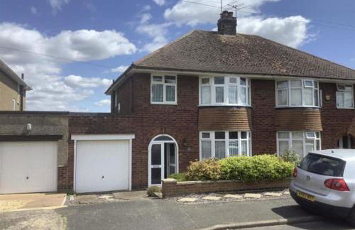 Whole House In Northampton - Photo 12