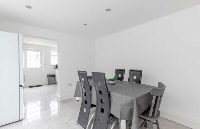 Spacious & Newly Renovated 4BD House East Ham! - Foto 37