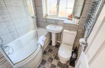 The Canal House 2BR Central Garden Parking - Photo 21