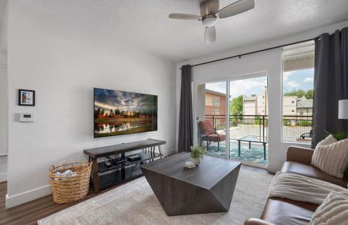 Deluxe 1BR 1BA Pool, Gym, Htub, Pkg - Foto 11