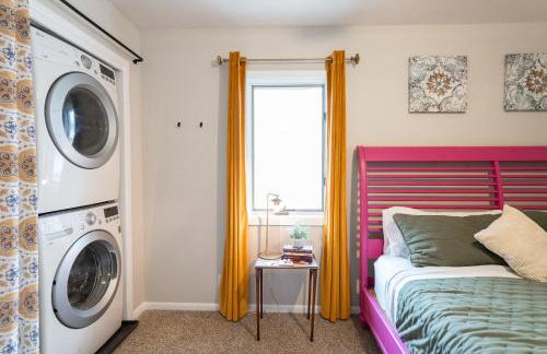 5 Bedroom 2 & 1 half Bath Group Stay Fun Design in Quiet Neighborhood - Foto 35