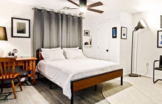 Rustic Gem 5min-asian District Full Kitchen - Photo 1