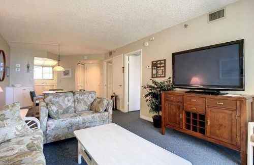 Beachfront with a pool at Ocean Trillium Condo ~ 101 - Foto 5