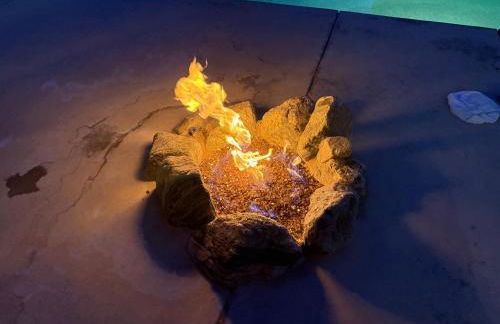 Palm Springs Home with a Resort Style Backyard -Joy pool hot tub views - Foto 13